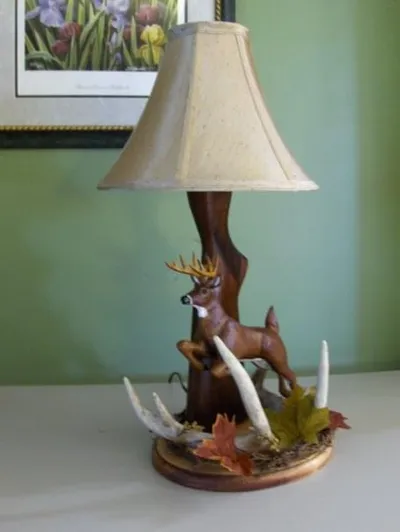 Whitetail Lamp